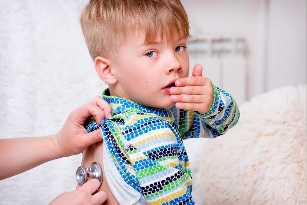 Инфекционные и неинфекционные болезни могут вызывать кашель