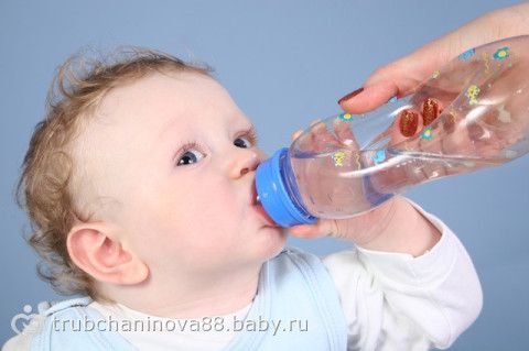 Можно ли давать воду новорожденным
