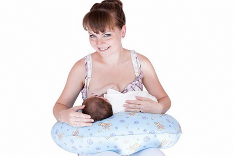 Как кормить грудью новорожденного