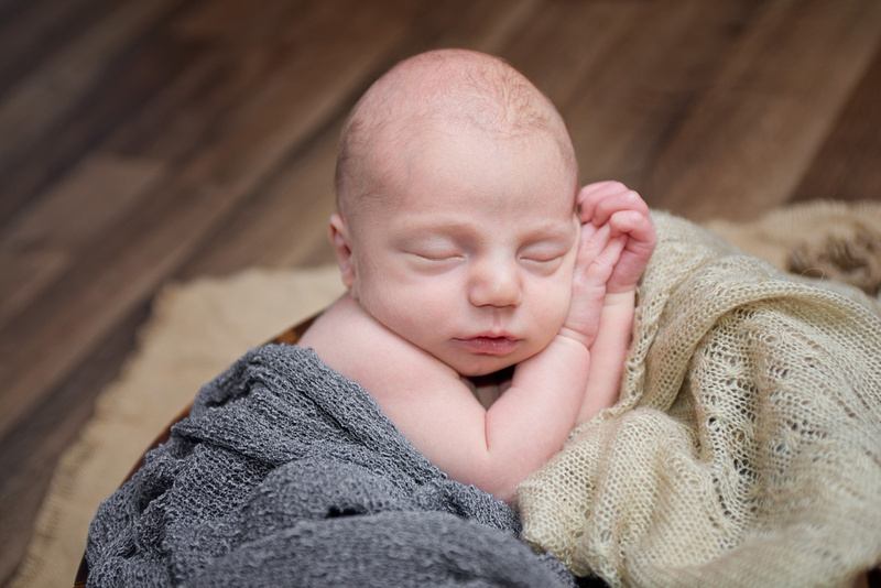 сколько должен спать новорожденный ребенок в сутки