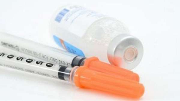Вакцина АКДС содержит антигены коклюшной, столбнячной и дифтерийной инфекции.