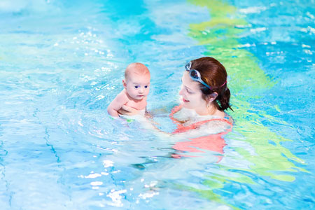 Польза раннего плавания детей