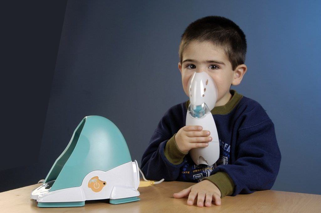 Как лечить кашель у ребенка с помощью небулайзера