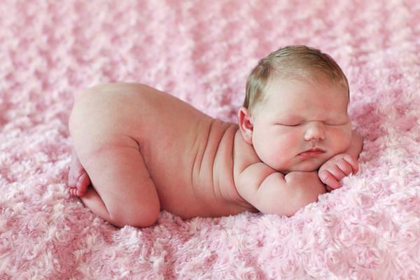 Новорожденный во время сна не реагирует на внешние раздражители