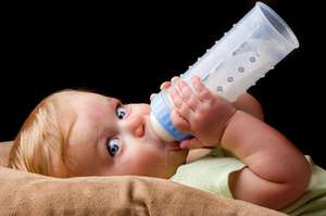 Как быстро отучить ребенка от бутылочки