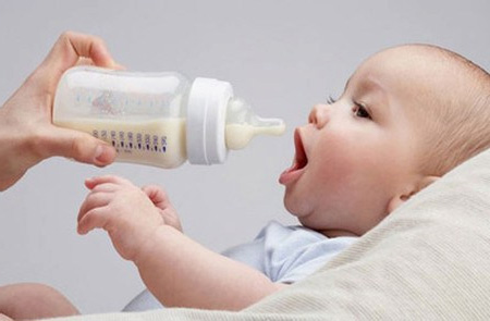 Как хранить сцеженное грудное молоко в бутылочке