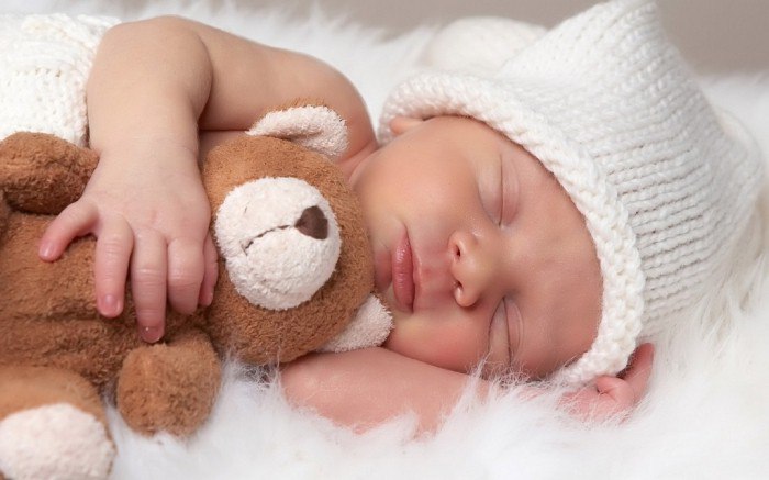 Сколько должны спать новорожденные дети?