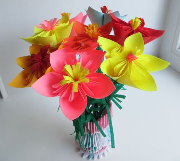 Цветы из бумаги своими руками для детского сада и в школу (мастер-классы, схемы и шаблоны для вырезания)