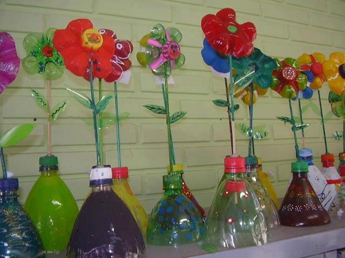 Цветы из донышка пластиковой бутылки