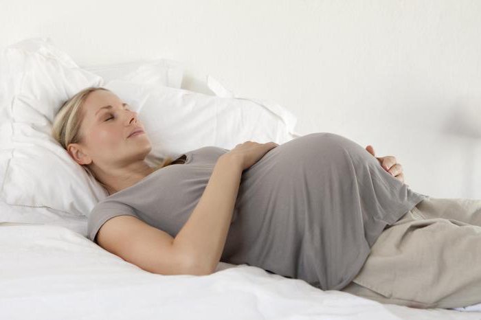 к чему снится беременная знакомая девушка