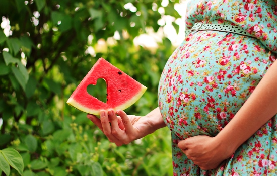 Можно ли арбуз беременным и при грудном вскармливании. Можно ли кормящей маме арбуз и сколько его можно съесть